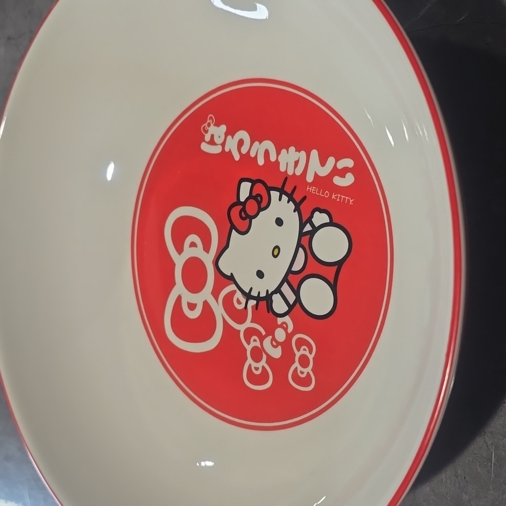 Hello Kitty Red Bows 9-Inch Ceramic WITH JAPANESE WORD BOWL. - Picture 2 of 3
